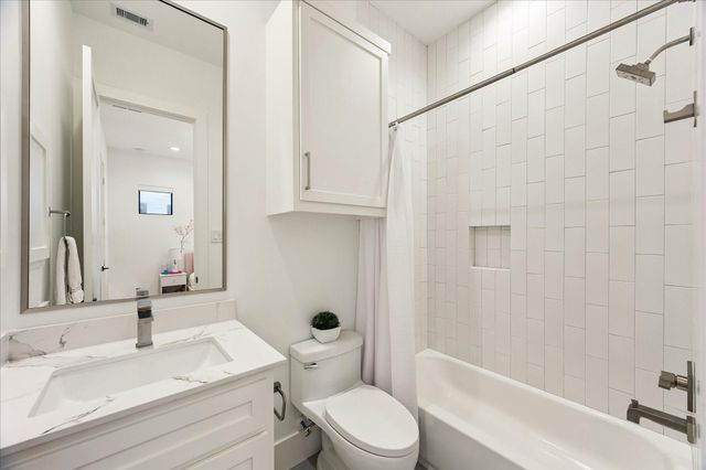 240 Birdsall Street, Houston, TX 77007
