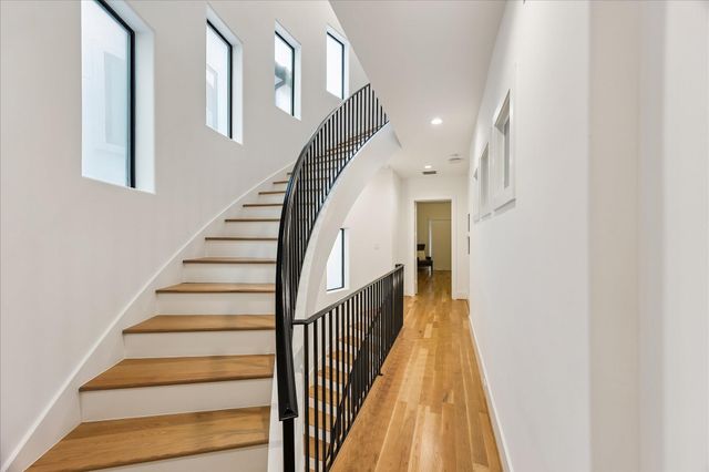 240 Birdsall Street, Houston, TX 77007