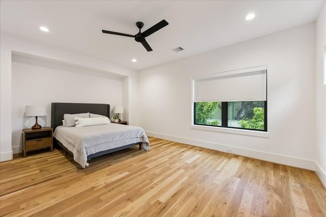 240 Birdsall Street, Houston, TX 77007