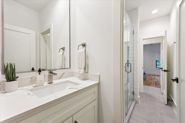 240 Birdsall Street, Houston, TX 77007