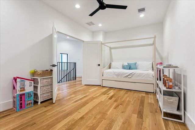 240 Birdsall Street, Houston, TX 77007