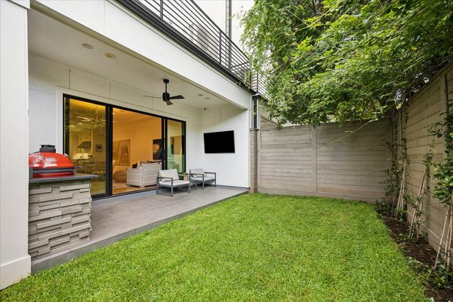 240 Birdsall Street, Houston, TX 77007