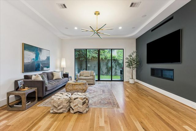 240 Birdsall Street, Houston, TX 77007