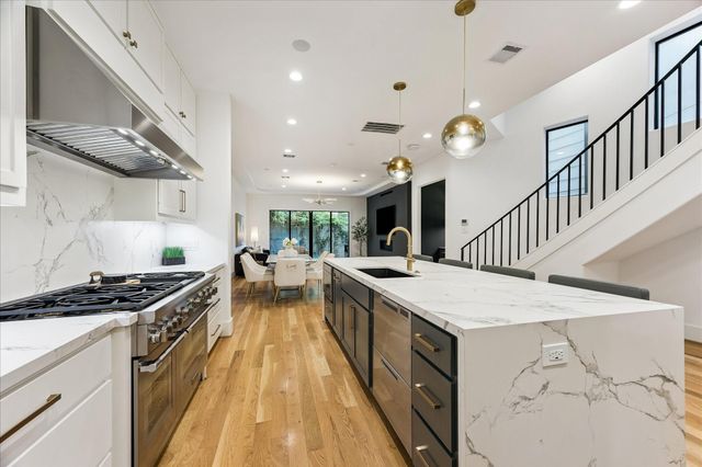 240 Birdsall Street, Houston, TX 77007