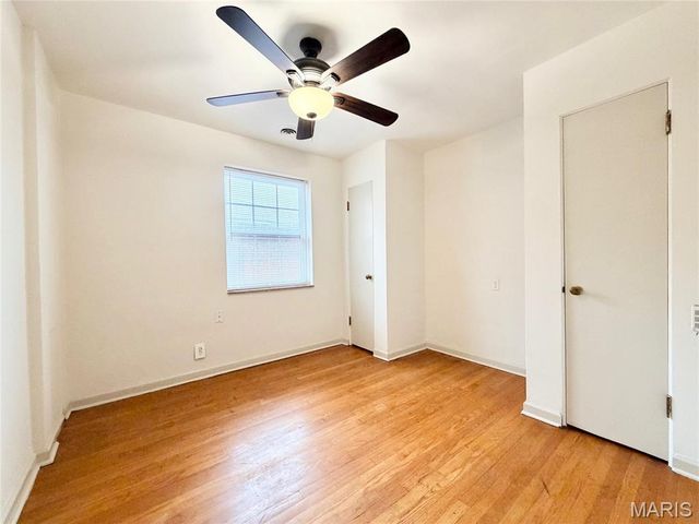 5821 Sunshine Drive H, St Louis, MO 63109