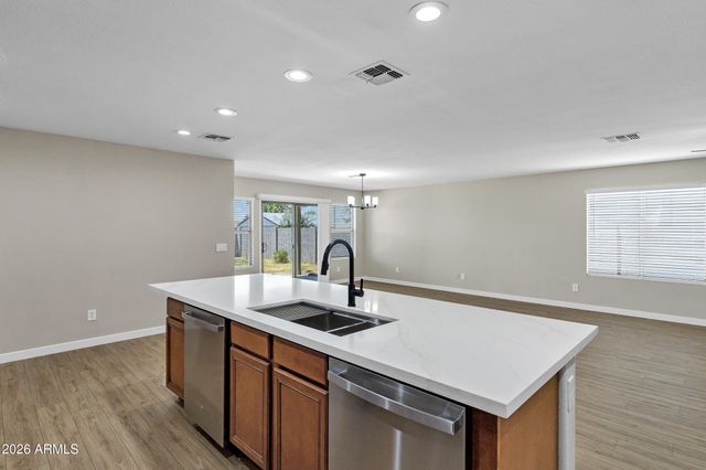 41192 N VINE Avenue, San Tan Valley, AZ 85140