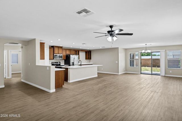 41192 N VINE Avenue, San Tan Valley, AZ 85140