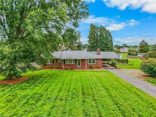 915 Mayford Drive, Kernersville, NC 27284