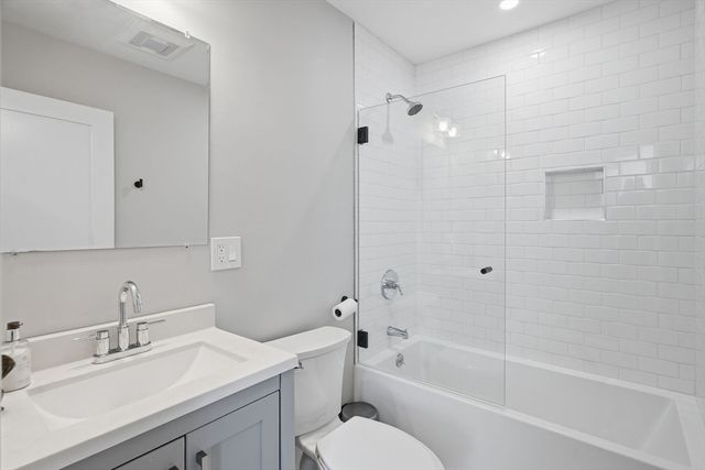 18-20 Crestway Rd PH5, Boston, MA 02128