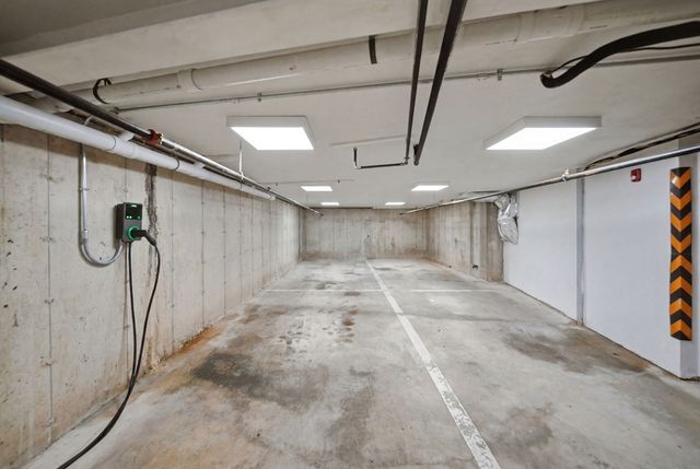 18-20 Crestway Rd PH5, Boston, MA 02128