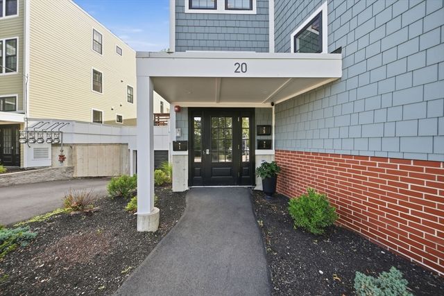 18-20 Crestway Rd PH5, Boston, MA 02128
