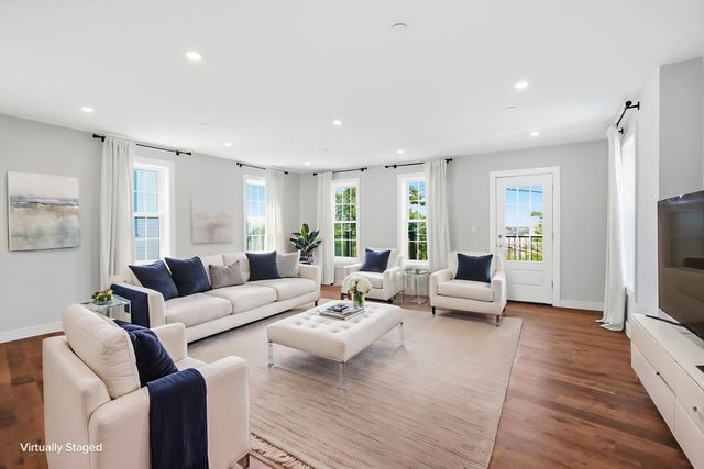 18-20 Crestway Rd PH5, Boston, MA 02128