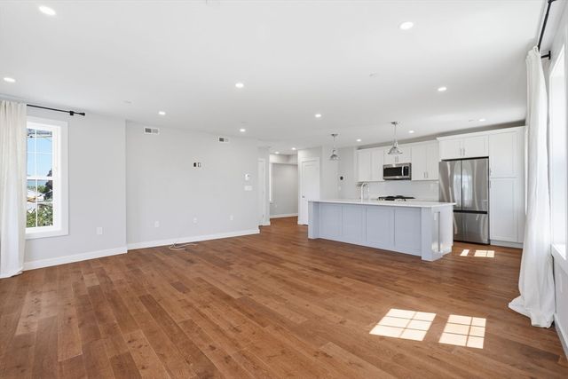 18-20 Crestway Rd PH5, Boston, MA 02128