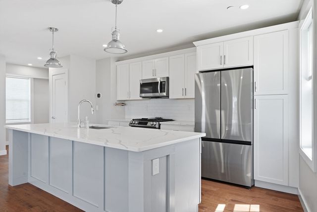 18-20 Crestway Rd PH5, Boston, MA 02128
