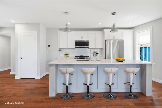18-20 Crestway Rd PH5, Boston, MA 02128