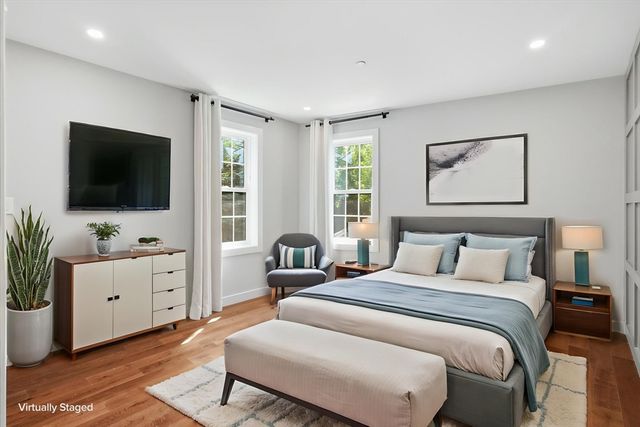 18-20 Crestway Rd PH5, Boston, MA 02128