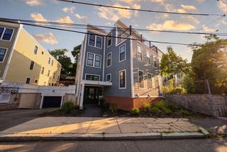 18-20 Crestway Rd PH5, Boston, MA 02128