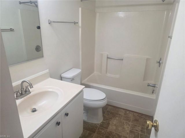 535 Pineland Cir Apt 302, Newport News, VA 23602