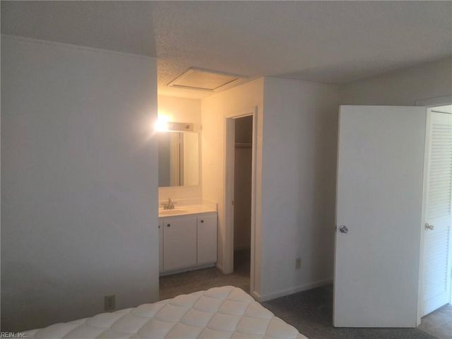 535 Pineland Cir Apt 302, Newport News, VA 23602