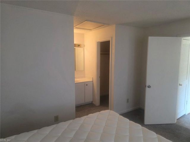 535 Pineland Cir Apt 302, Newport News, VA 23602