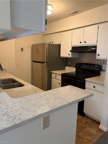535 Pineland Cir Apt 302, Newport News, VA 23602