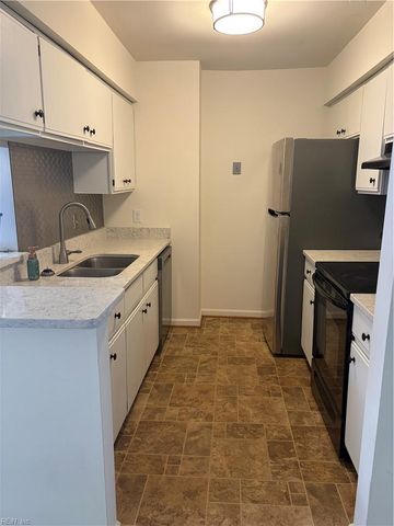 535 Pineland Cir Apt 302, Newport News, VA 23602