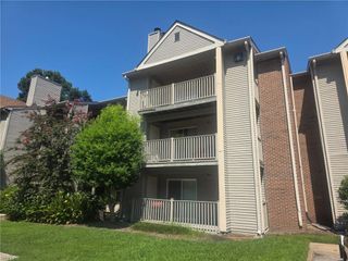 535 Pineland Cir Apt 302, Newport News, VA 23602