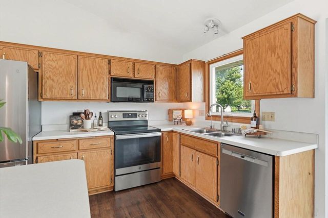 124 Small Farm ROAD, Mukwonago, WI 53149