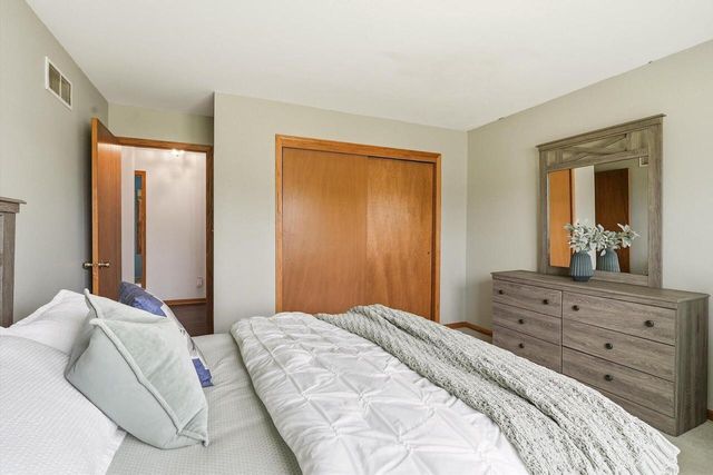 124 Small Farm ROAD, Mukwonago, WI 53149