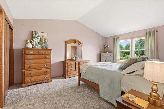 124 Small Farm ROAD, Mukwonago, WI 53149
