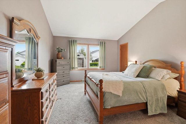 124 Small Farm ROAD, Mukwonago, WI 53149