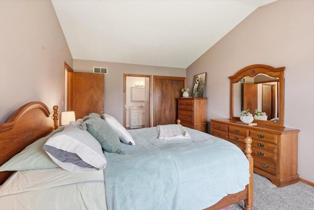 124 Small Farm ROAD, Mukwonago, WI 53149