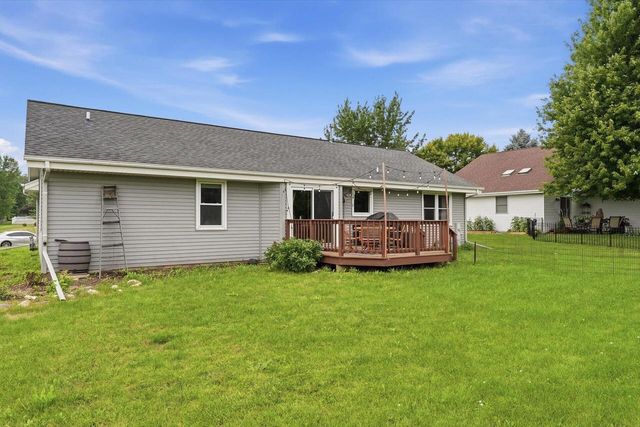 124 Small Farm ROAD, Mukwonago, WI 53149