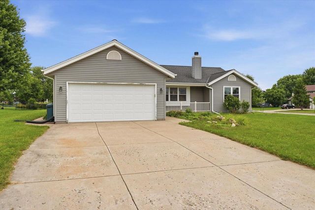 124 Small Farm ROAD, Mukwonago, WI 53149