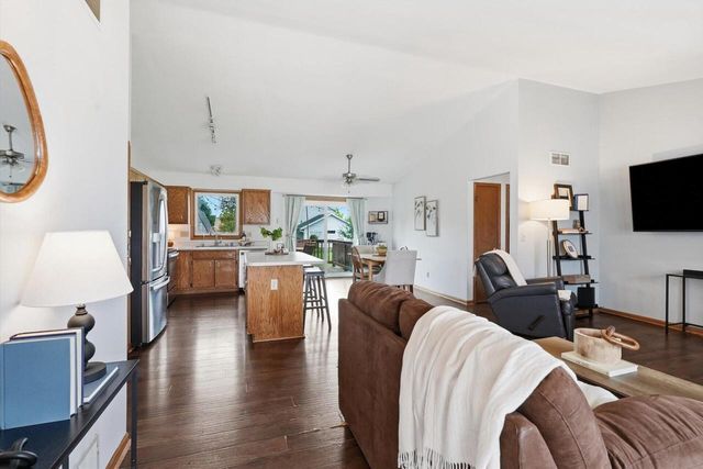 124 Small Farm ROAD, Mukwonago, WI 53149