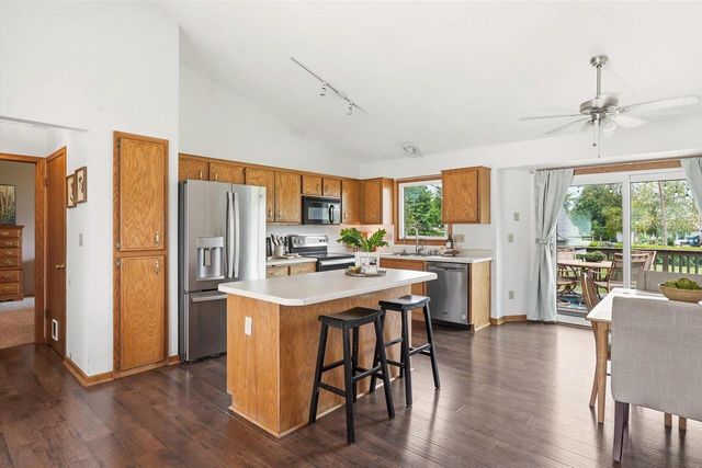 124 Small Farm ROAD, Mukwonago, WI 53149