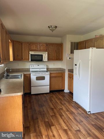 35 JUDGES CT, Inwood, WV 25428