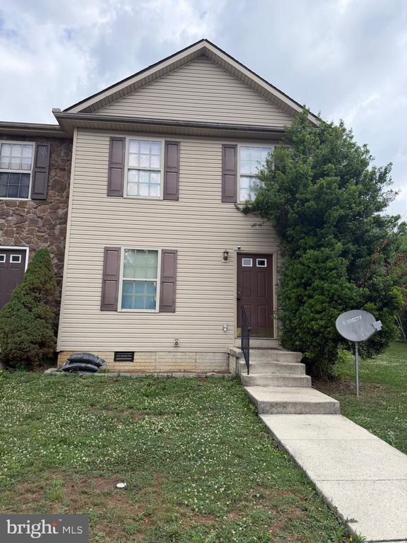 35 JUDGES CT, Inwood, WV 25428