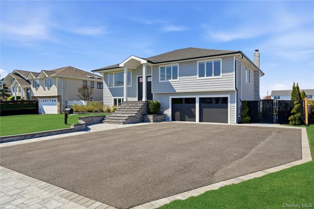 11 Dolphin Lane, West Islip, NY 11795