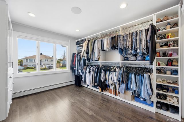 11 Dolphin Lane, West Islip, NY 11795
