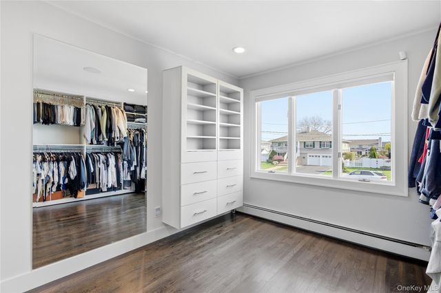 11 Dolphin Lane, West Islip, NY 11795