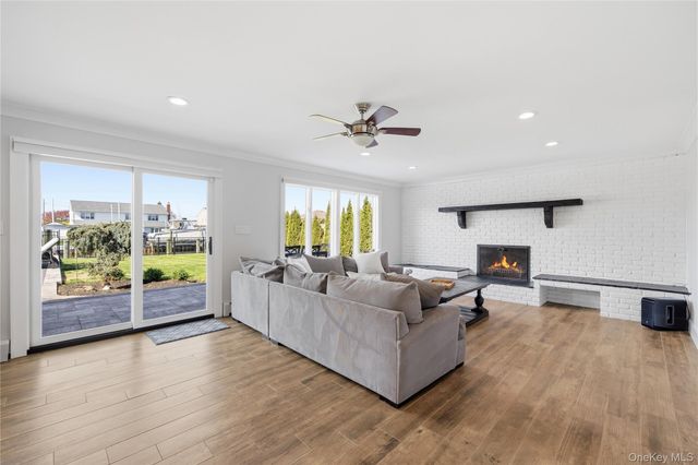 11 Dolphin Lane, West Islip, NY 11795