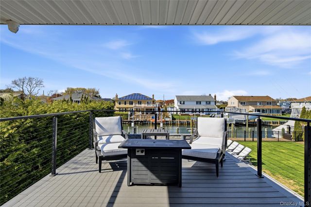 11 Dolphin Lane, West Islip, NY 11795