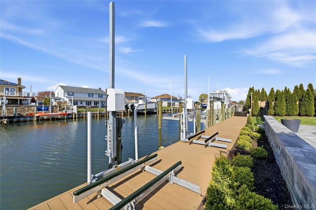 11 Dolphin Lane, West Islip, NY 11795