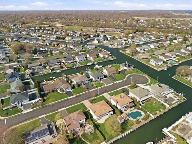 11 Dolphin Lane, West Islip, NY 11795