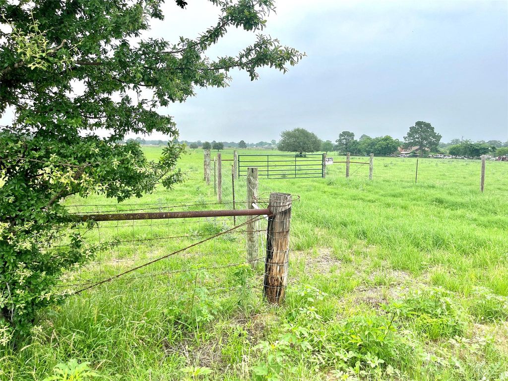 5.556 acres Farris Lane LN, Smithville, TX 78957