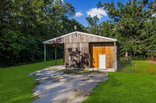 1109 Soda Loop E, Livingston, TX 77351