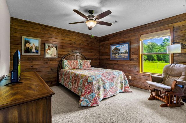 1109 Soda Loop E, Livingston, TX 77351