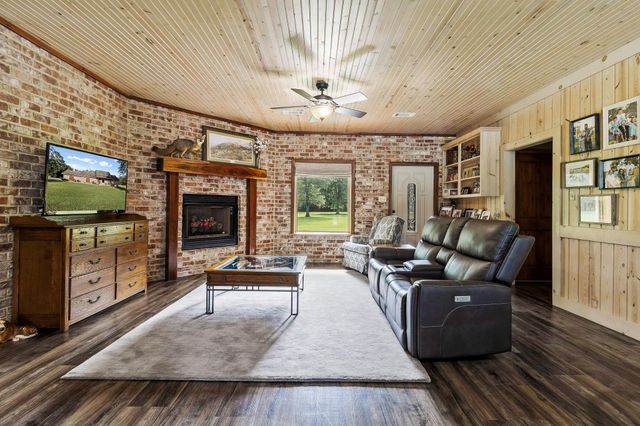 1109 Soda Loop E, Livingston, TX 77351