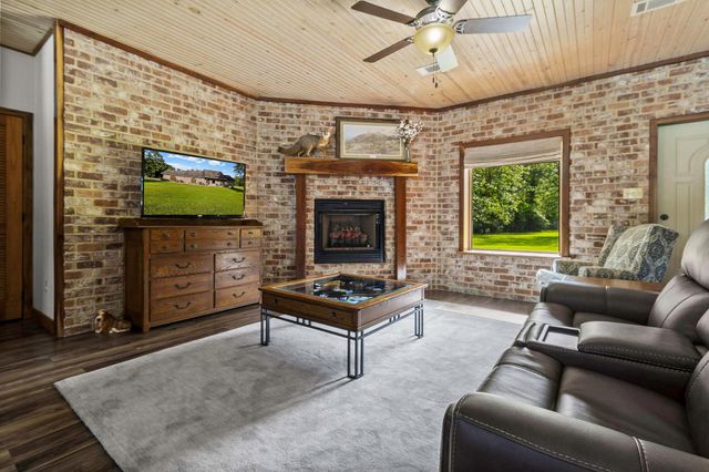 1109 Soda Loop E, Livingston, TX 77351